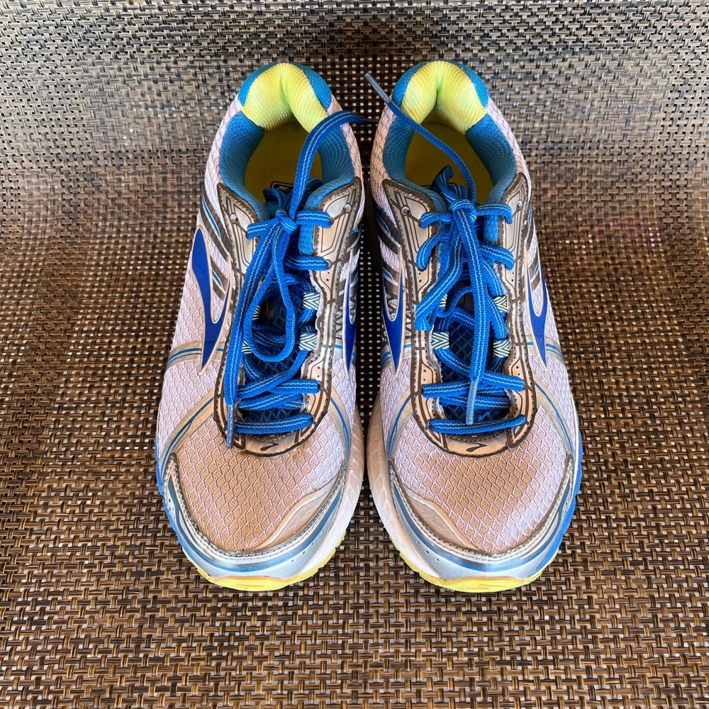 Brooks GTS men’s tennis shoes